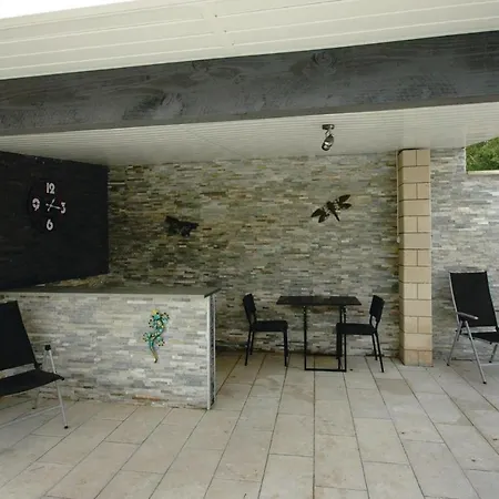 Amazing In Saint-Vivien-de-Médoc