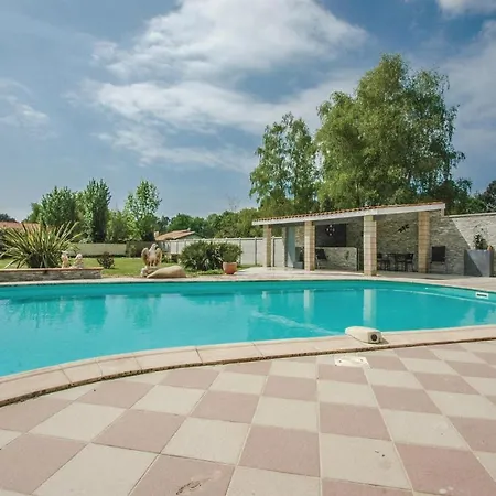 Amazing In Saint-Vivien-de-Médoc